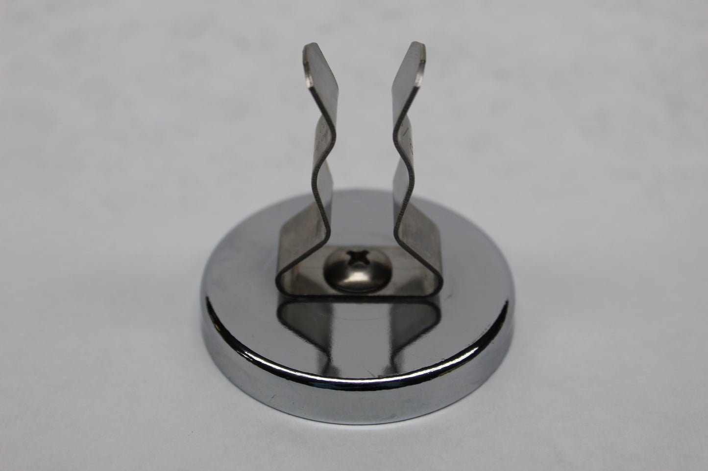 Magnetic Hose Holder for 1/2" to 7/8" Tubing, 25 lb Capacity — 06237 Magnetic Hose Holder 25#*